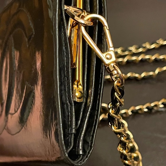 Vintage Chanel CC Logo Bifold  patent wallet (WOC)  24K GHW - Picture 4 of 17